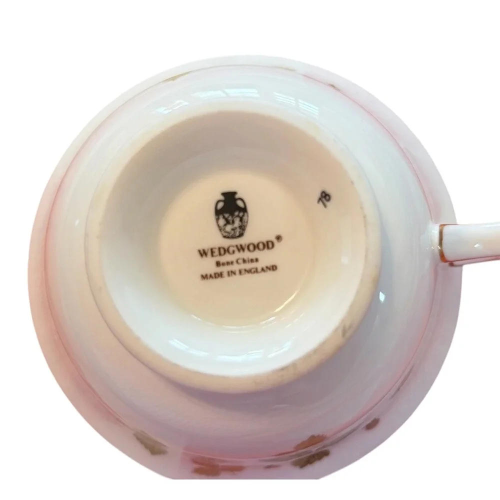 Wedgwood Wild Strawberry Bone China Teacup Made in England Floral Gold Rim